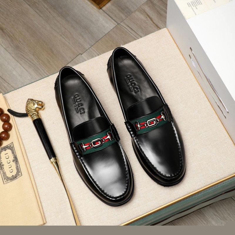 G*u*i leather shoes